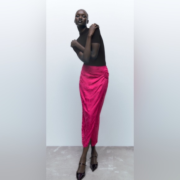 ZARA fuschia wrap skirt with buckle size large - Picture 2 of 11